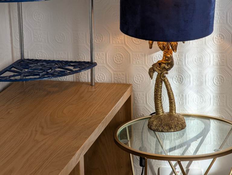 Charming 1-Bedroom City-Centre Flat – Available Now!