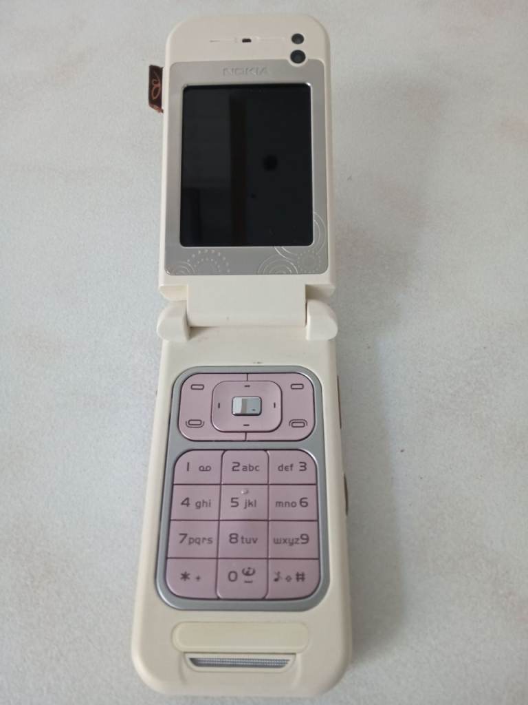 Nokia 7390 L'amour collection flip phone VGC