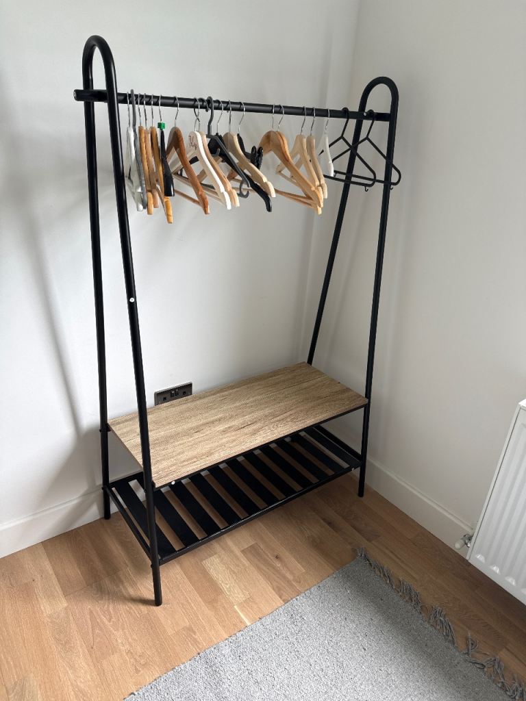 Freestanding clothes rail