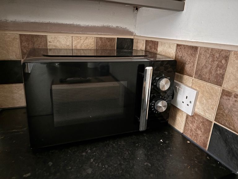 Black Microwave Oven – Good Working Order