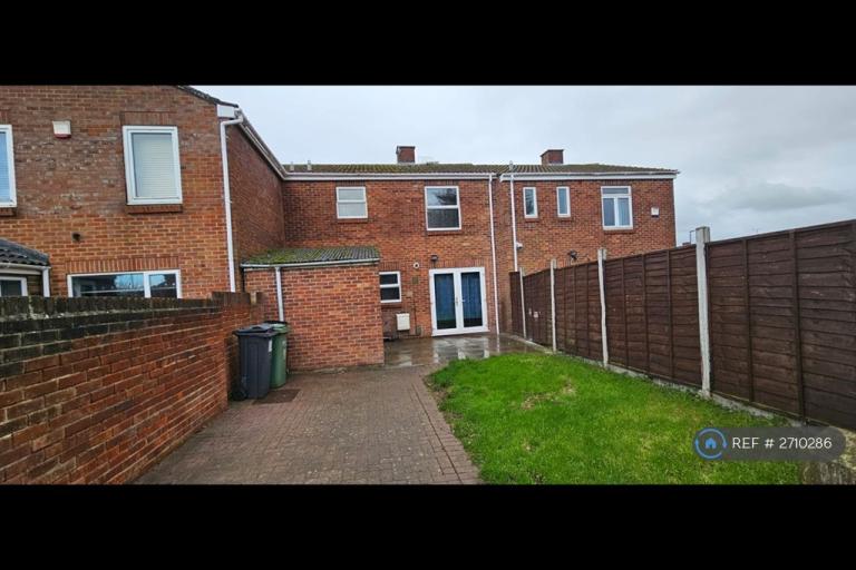 3 bedroom house in Budding Road, Eastington, Stonehouse, GL10 (3 bed) (#2710286)