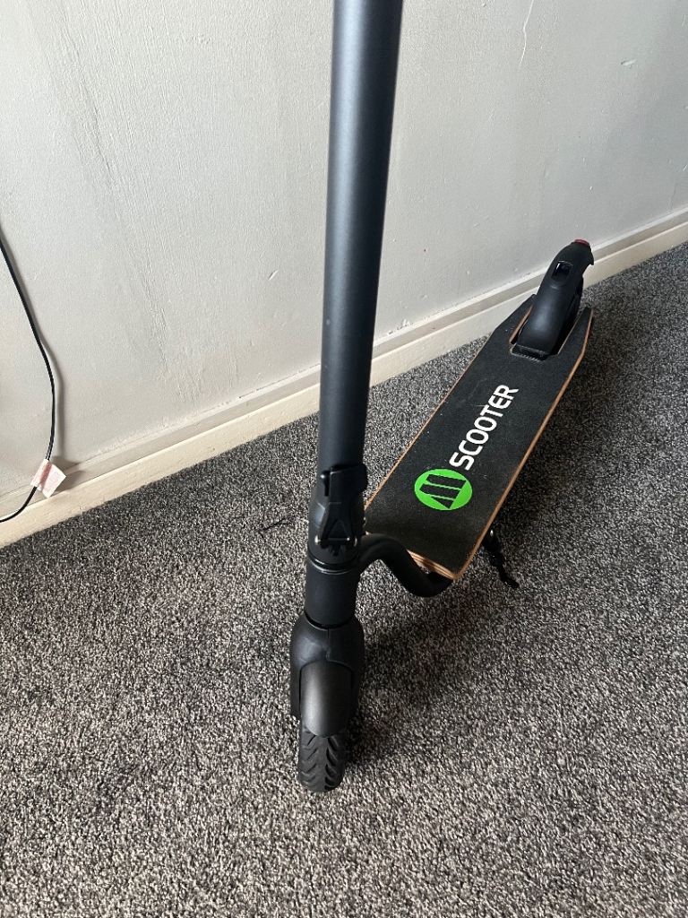 Electric Scooter with Digital Display – Good Condition