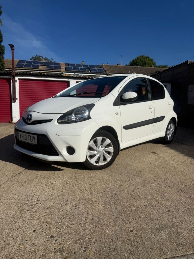 Toyota, AYGO, Hatchback, 2013, Manual, 998 (cc), 5 doors