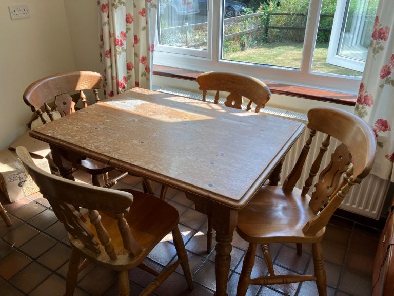 Pine wood Dining Table and 4 Chairs Set – Good Condition