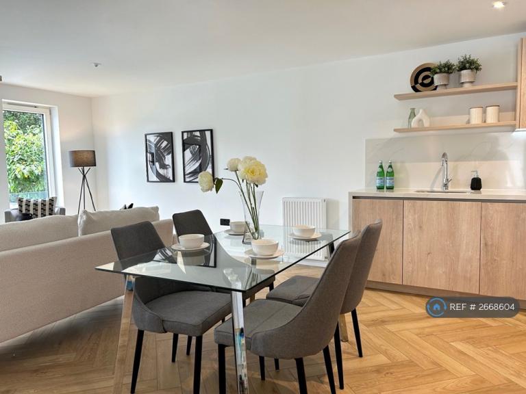 2 bedroom flat in Saughton Road North, Edinburgh, EH12 (2 bed) (#2668604)