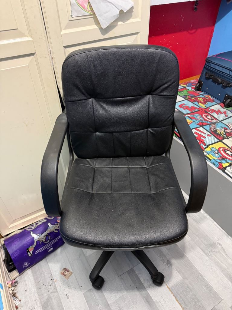 Black Faux Leather Office Chair – Fair Condition