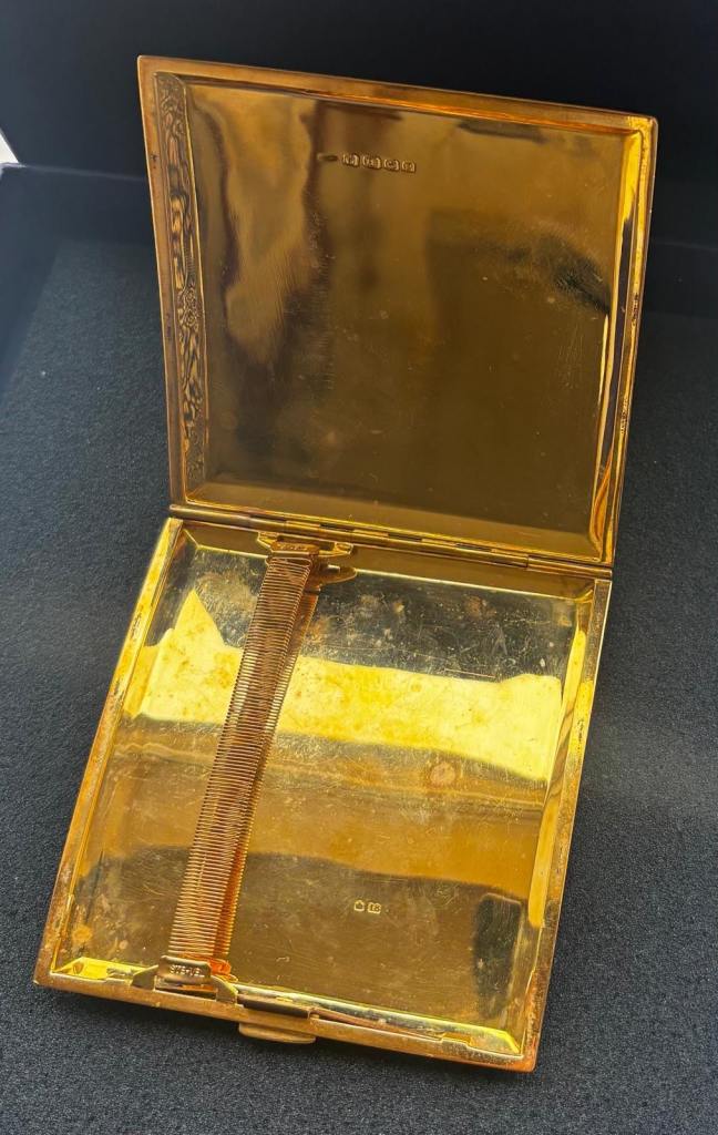 18ct Gold - 120g - Beautiful Cigarette Case