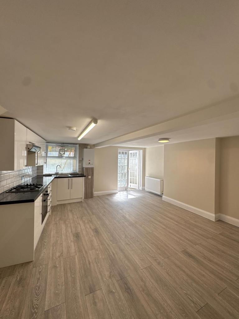 Evering Road, newly refurbished two bedroom flat with private garden,ideal for a couple.