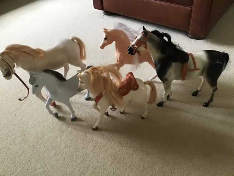 Bundle of 5 Toy Horses – Good Condition