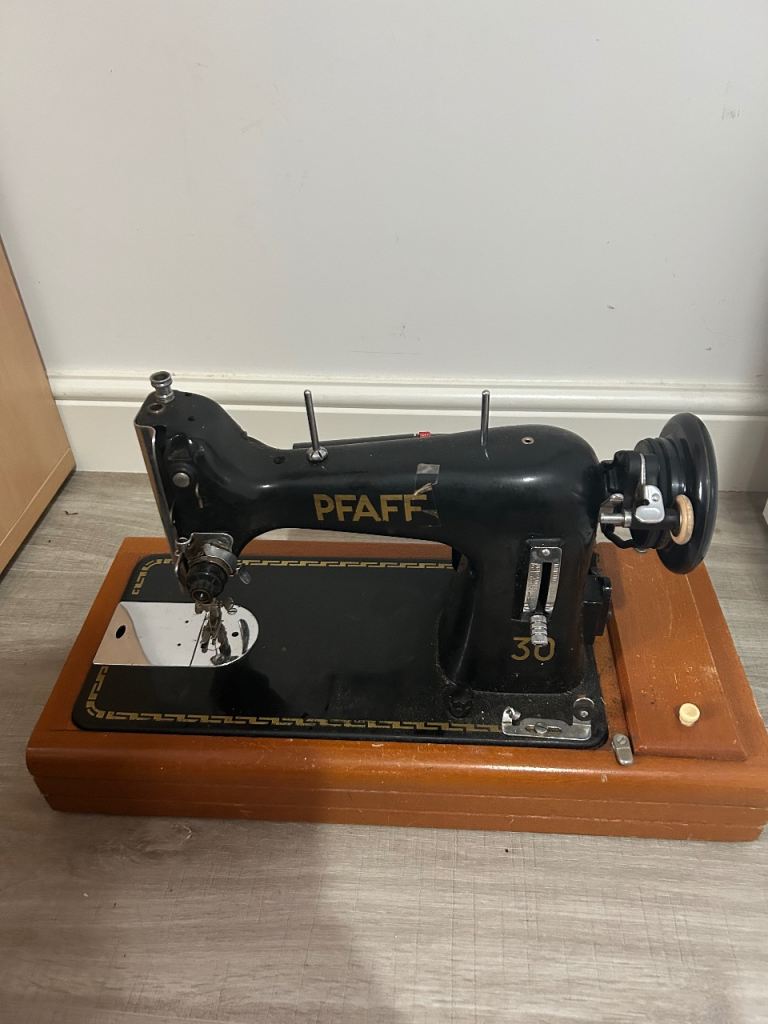 Vintage PFAFF 30 electric sewing machine 