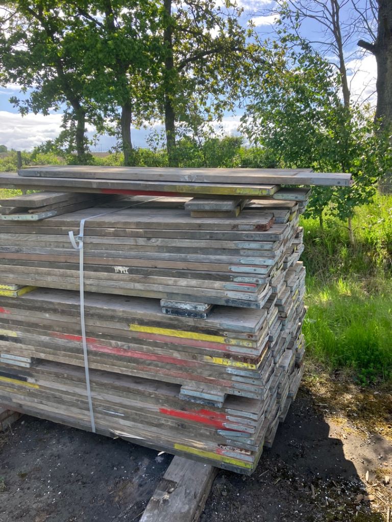 Use scaffolding boards short boards 