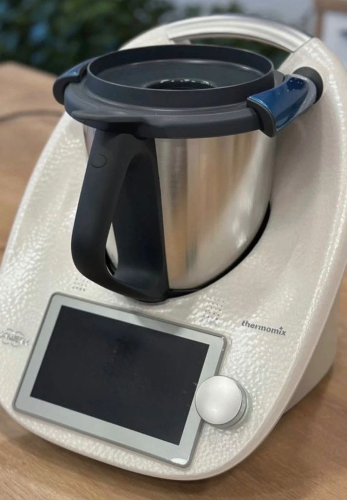 Brand new THERMOMIX with travel bag, cutter and slicer plus 