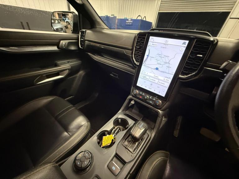 2025 Land Rover Defender 3.0 D350 Hard Top X-Dynamic HSE Auto PANEL VAN DIESEL Automatic