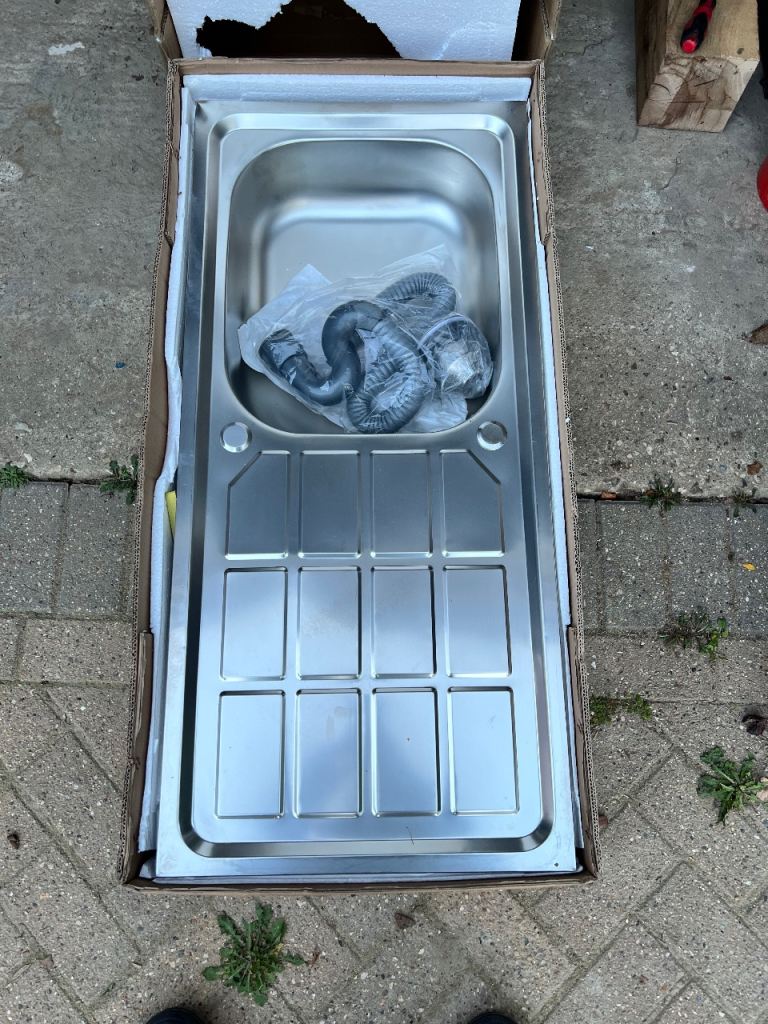 Free standing kitchen sink - stainless steel
