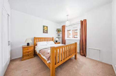 House with private garden in Clapham high st.