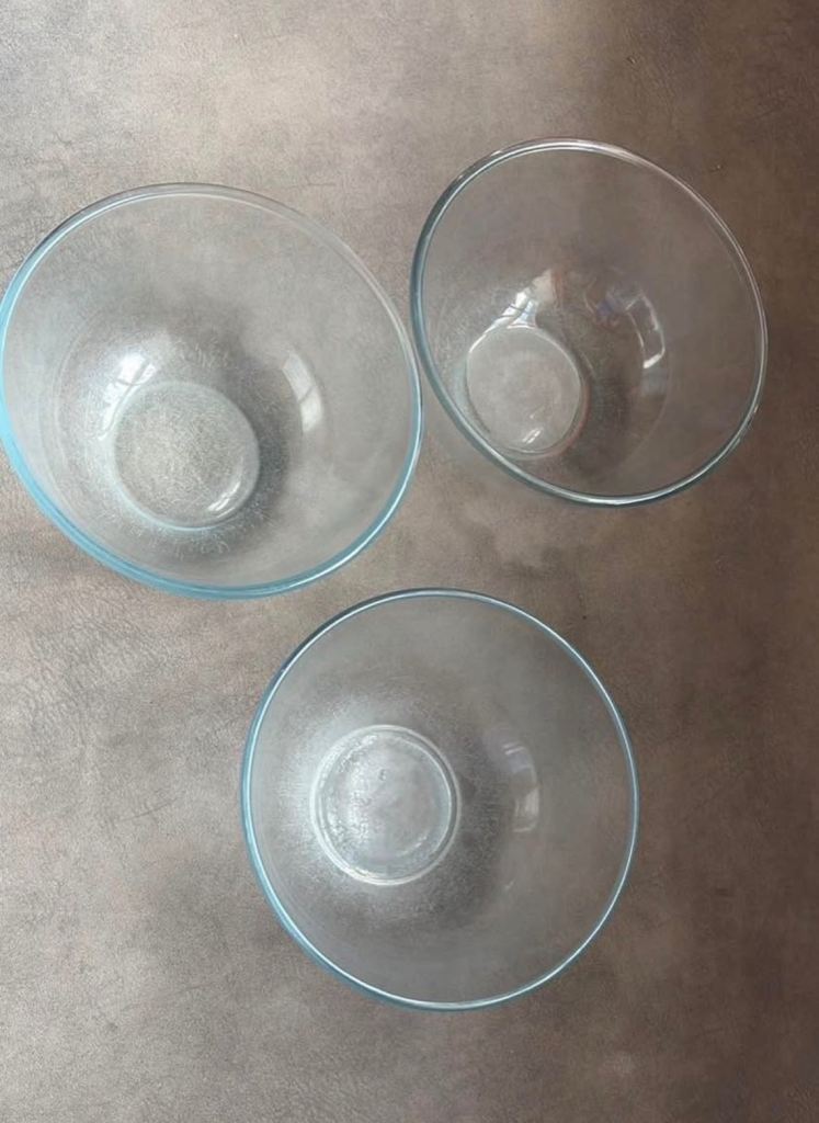 Pyrex Glass Mixing Bowls Set of 3 – Good Condition