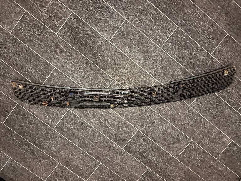 Mercedes C class W203 2005 Bonnet grill