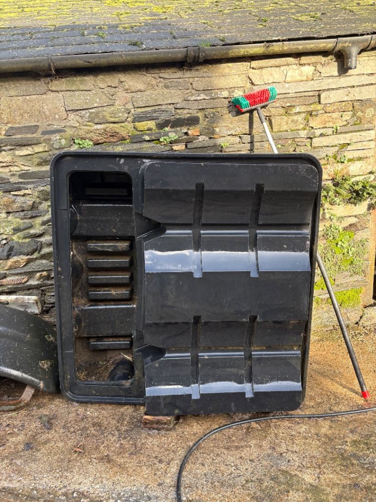 Oil drum dispensing bund