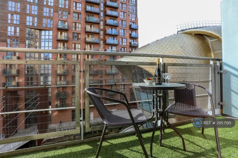 2 bedroom flat in Little Neville Street, Leeds, LS1 (2 bed) (#2957195)