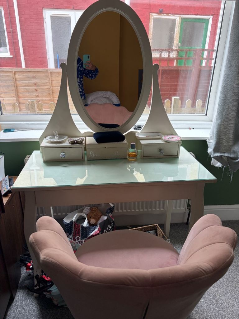 IKEA Hemnes Dressing Table & Pink Chair 