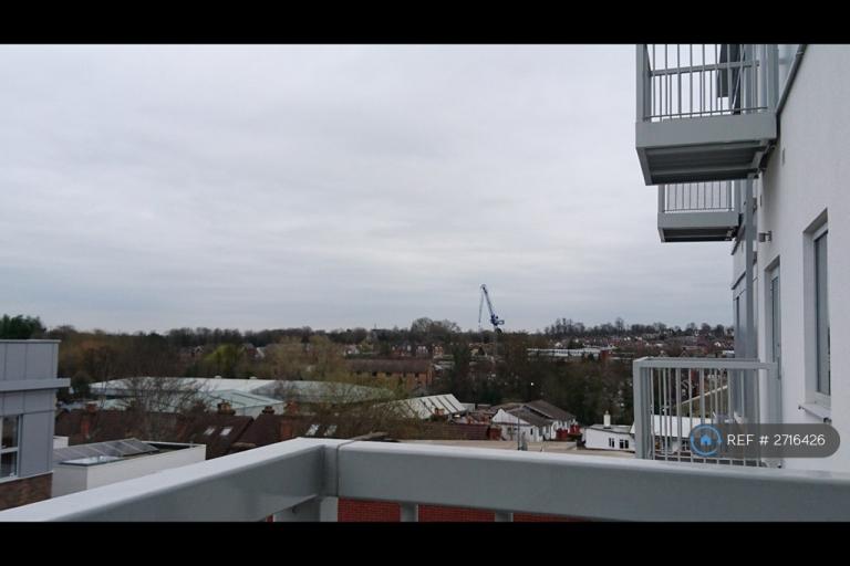 1 bedroom flat in Austen House, Guildford, GU1 (1 bed) (#2716426)