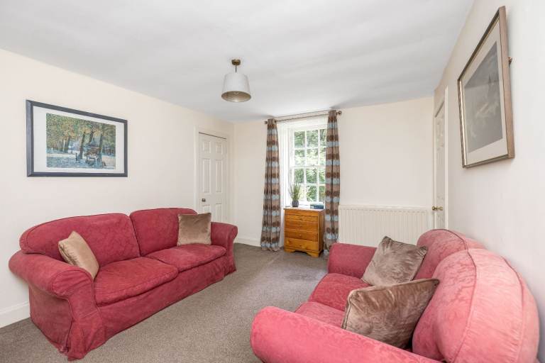 Desirable, 2 bedroom plus box room flat near the Meadows – available immediately