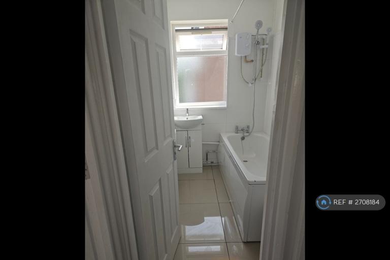 3 bedroom flat in Colman Road, London, E16 (3 bed) (#2708184)