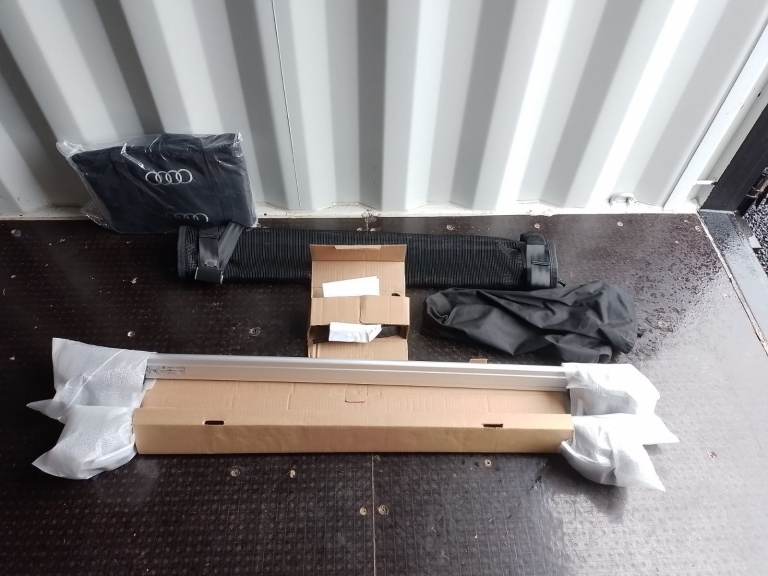Audi Q5 Roof bars and Dog netting 