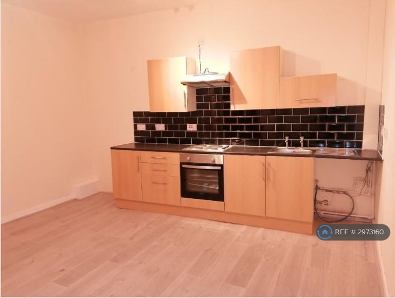 1 bedroom flat in County Road, Liverpool, L4 (1 bed) (#2973160)