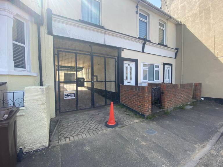 Large Garage Available To Rent In Chatham 