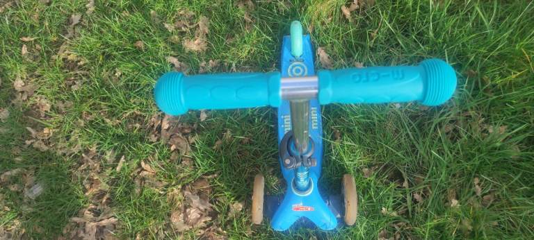 Micro Mini 3-Wheeled Kids Scooter Blue