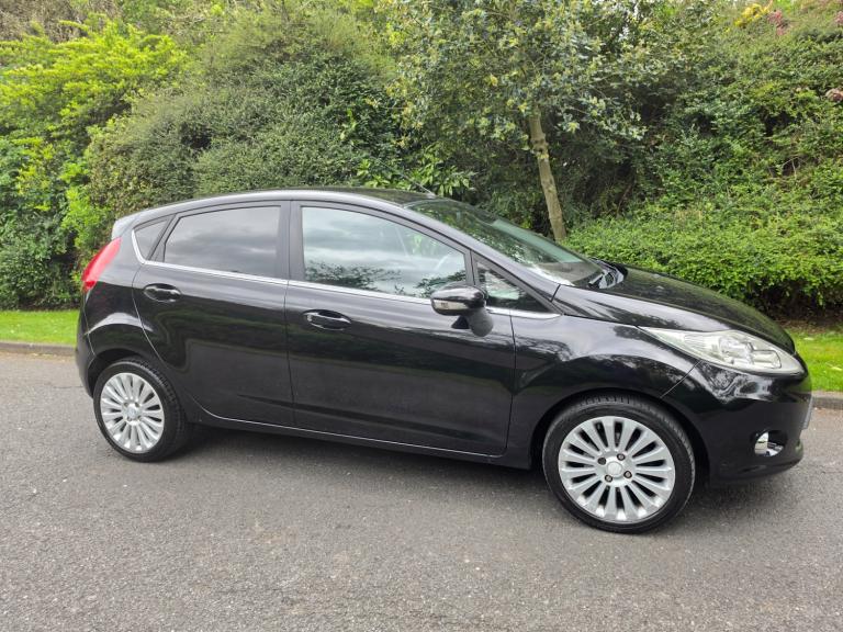FORD FIESTA 1.4 Titanium - AUTOMATIC - 5DOOR - BLACK