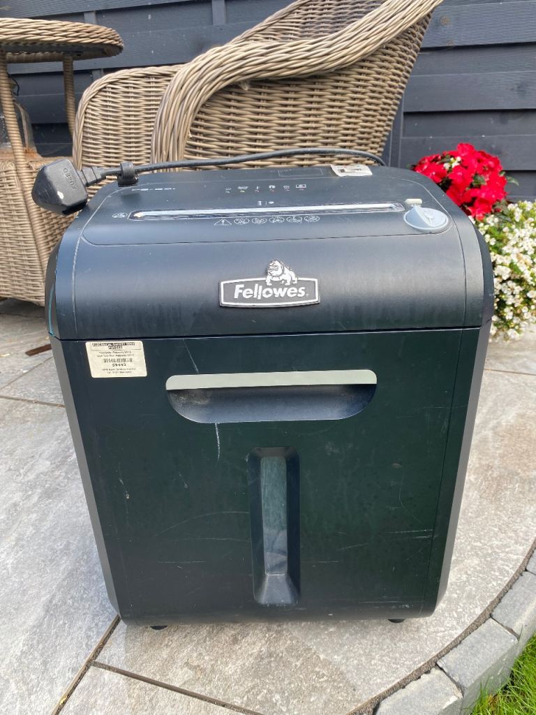Fellowes Paper Shredder – Black, Good Condition