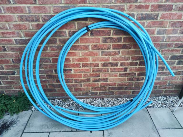 BLUE PLASTIC MAINS WATER PIPE 20MM NEW