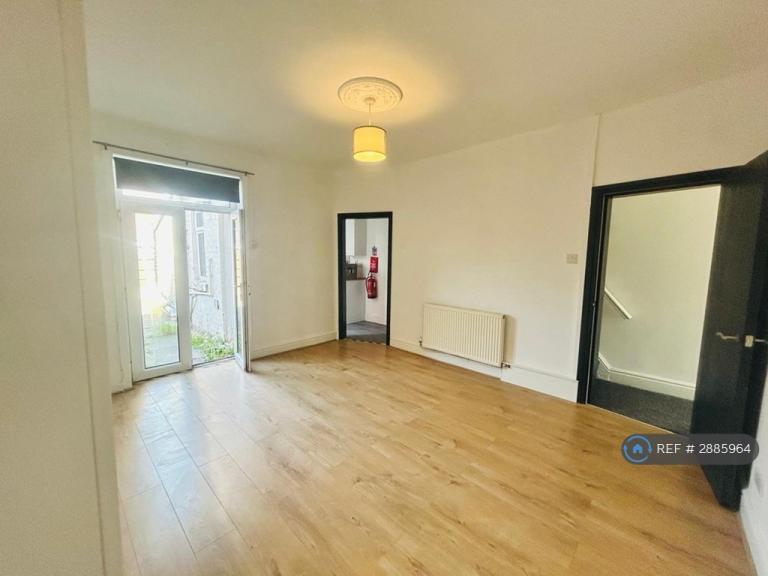 3 bedroom house in Beech Hill Lane, Wigan, WN6 (3 bed) (#2885964)