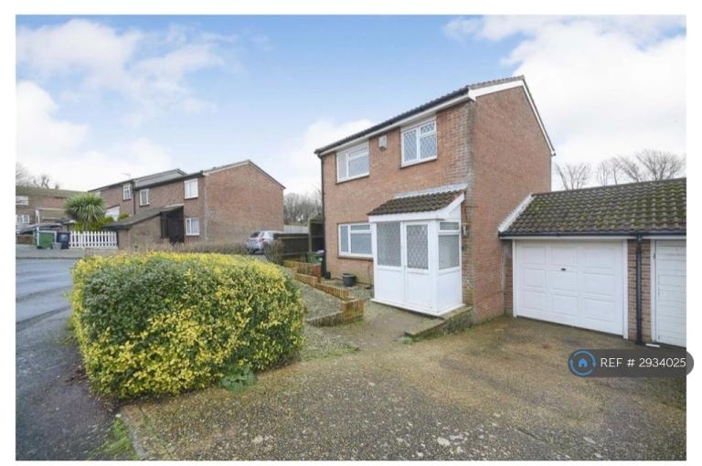 4 bedroom house in Abbey Close, Peaceheaven, BN10 (4 bed) (#2934025)