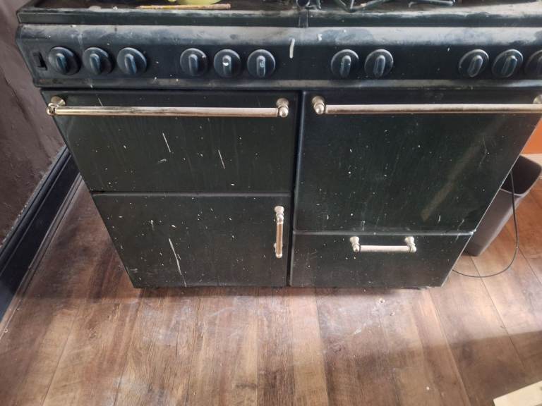 Freestanding Cooker – needs deep clean and service **free to collect**