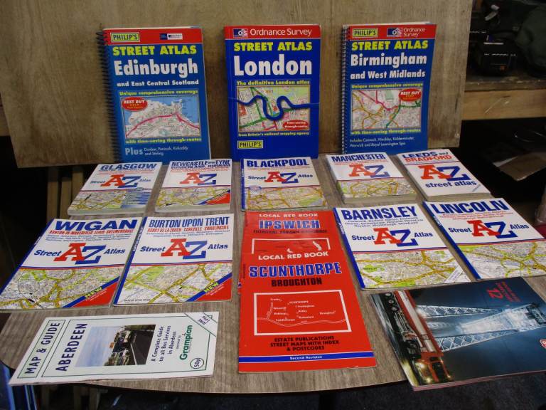 MAPS /(3) PHILLIPS STREET MAPS/ (9) A to Z's/ (2} LOCAL RED BOOKS /(1) ROUTE MATE  £20 FOR THE LOT
