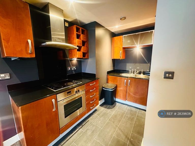 1 bedroom flat in Armouries Way, Leeds, LS10 (1 bed) (#2839606)