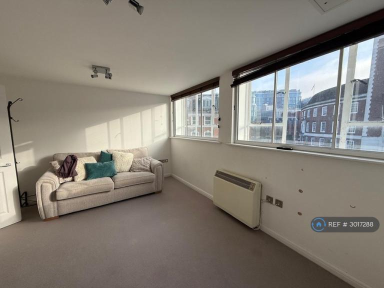 2 bedroom flat in High Street, Kingston Upon Thames, KT1 (2 bed) (#3017288)