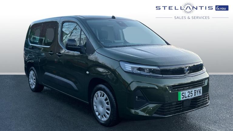 2025 Vauxhall Combo Life Electric 52kWh Design XL MPV 5dr Electric Auto (7.4kW Charger) (136 ps) ...