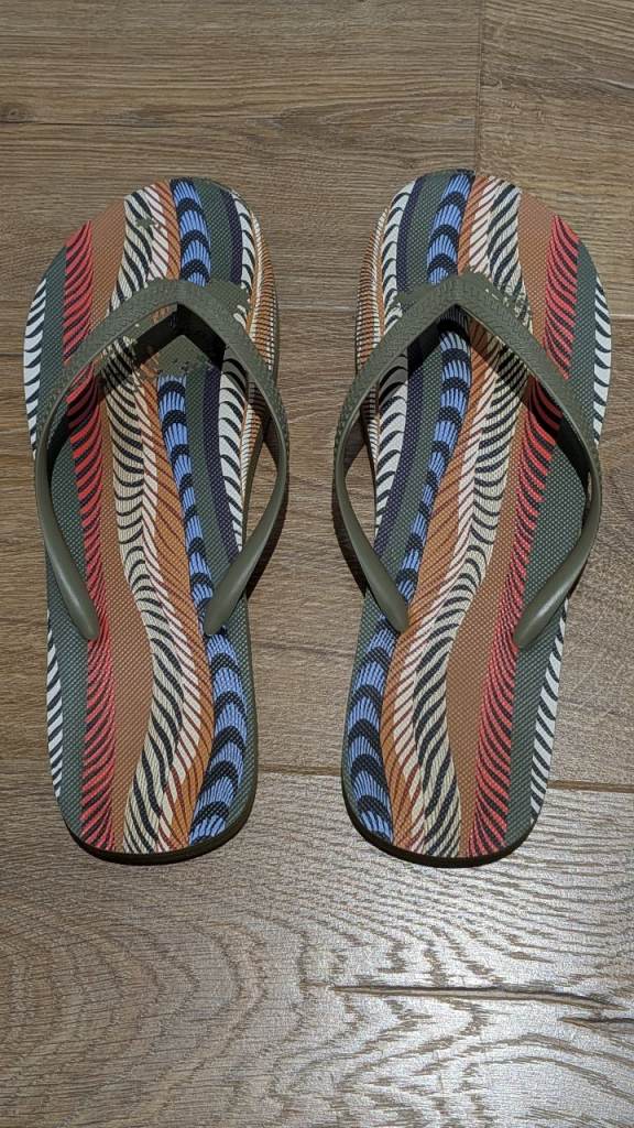 Size UK 7/EUR 40 Accessorize Feather Print Flip Flops Sandals