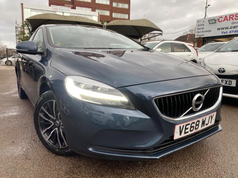 2018 Volvo V40 1.5 T2 GPF Momentum Nav Plus Auto Euro 6 (s/s) 5dr HATCHBACK Petrol Automatic