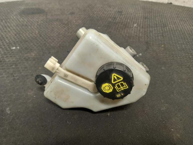 Jaguar F-Pace Brake Master Cylinder 2015-2024 2.0l Aj200d (204dtd)