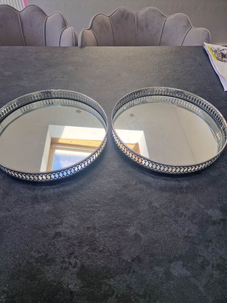 Pair of Round Decorative Mirrored Trays – Silver, Good Condition