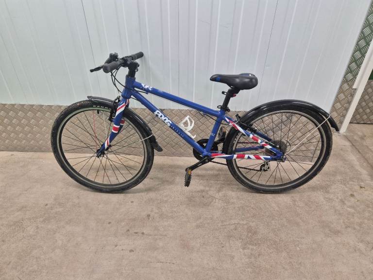 image for Frog 62 Kids Hybrid Bike 24-inch Wheels, Blue/Union Jack with Mudguards
