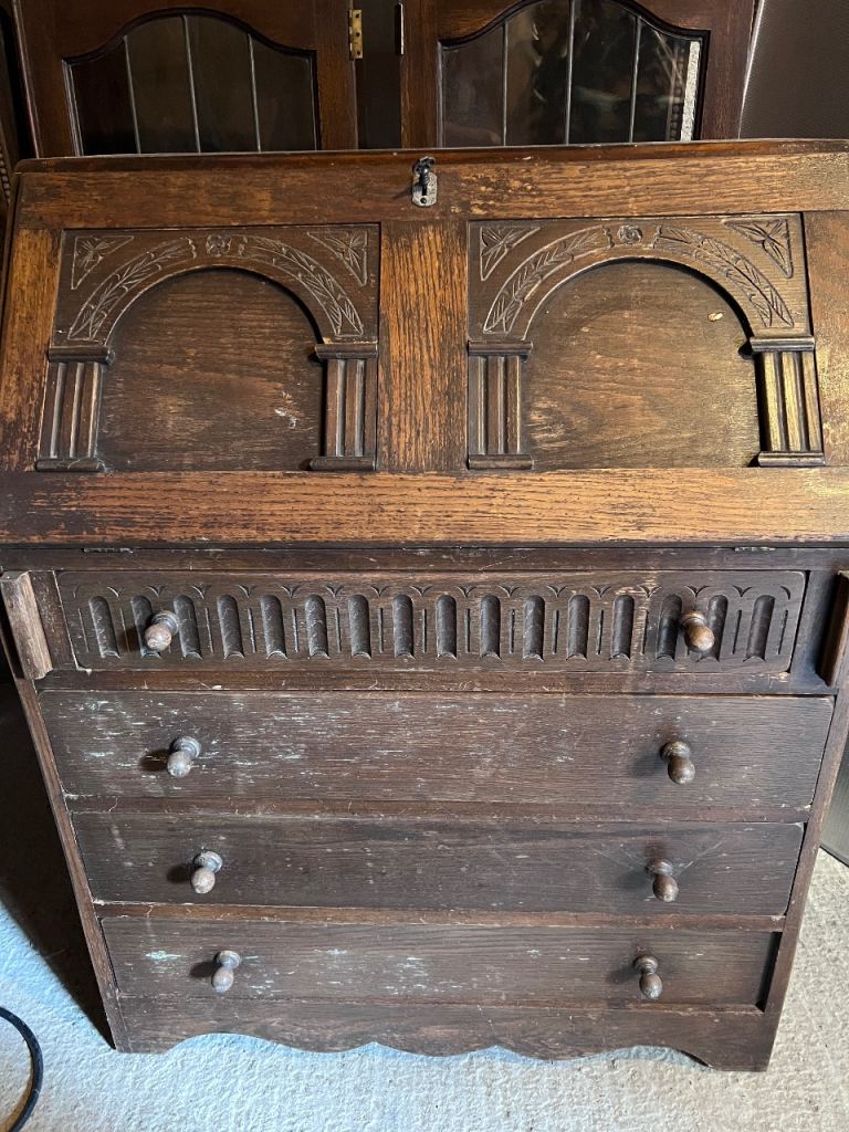 Free Antique-Style Wooden Bureau