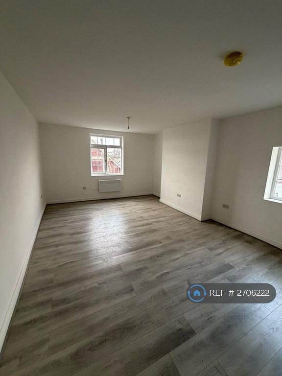 1 bedroom flat in High Street, Dudley, DY3 (1 bed) (#2706222)