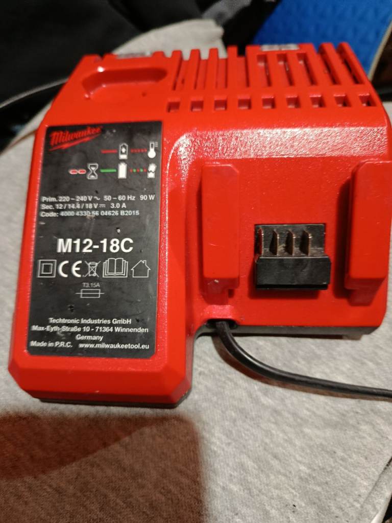 Milwaukee charger 18V i 12V. Genuine 