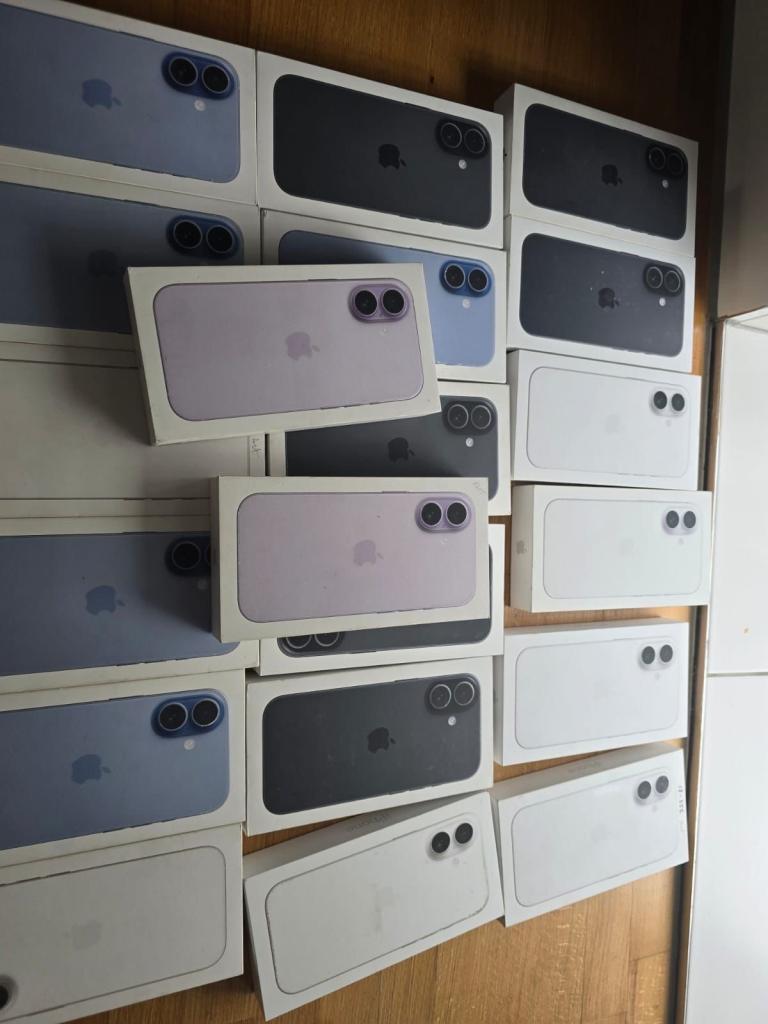 iPhone 17 BRAND NEW BOX ONE YEAR OFFICIAL WARRANTY 